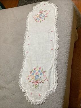 Vinrage Embroidered Doily